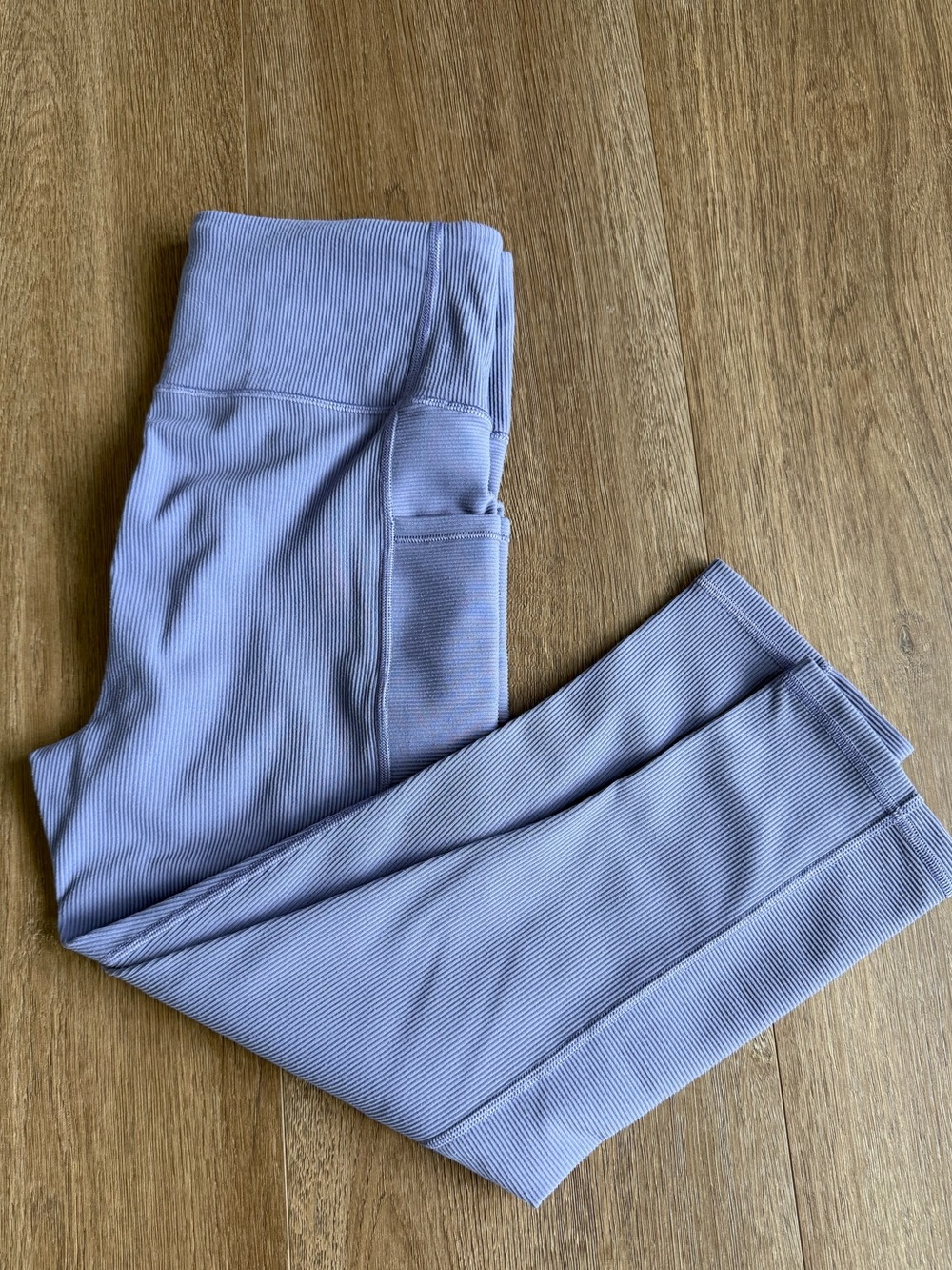 Gap women Ribbed  Lavender High-Waist Leggings with Side Pocket. 7/8 length